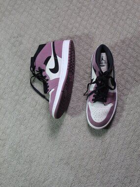 Women's Size 12 Air Jordan 1 Mid SE 'Berry Pink' with COA